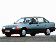 продам кузовные запчасти для Opel Kadett E 